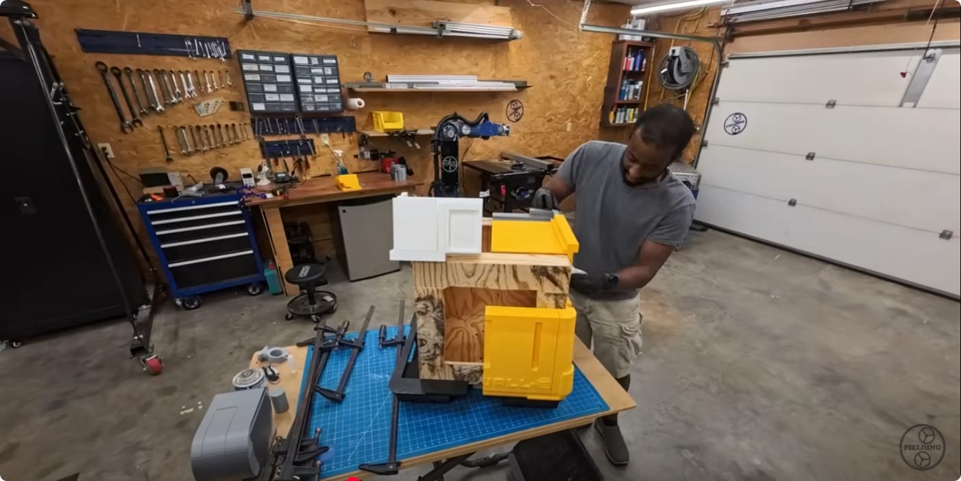 Jeremy Fielding giving a fantastic tutorial on building WALL-E