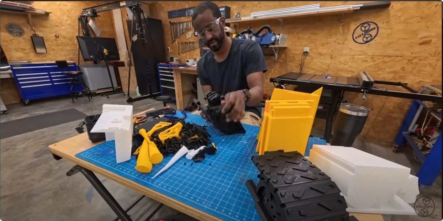 Jeremy Fielding giving a fantastic tutorial on building WALL-E